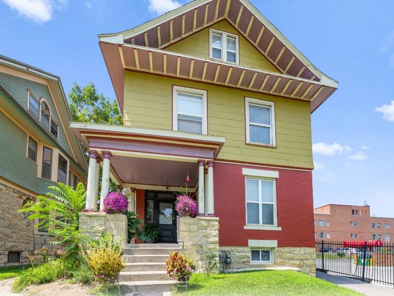 Primary Photo - 3704 Central St