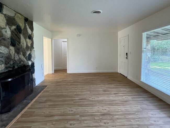 Foto del edificio - 3096 Yellowstone Ln