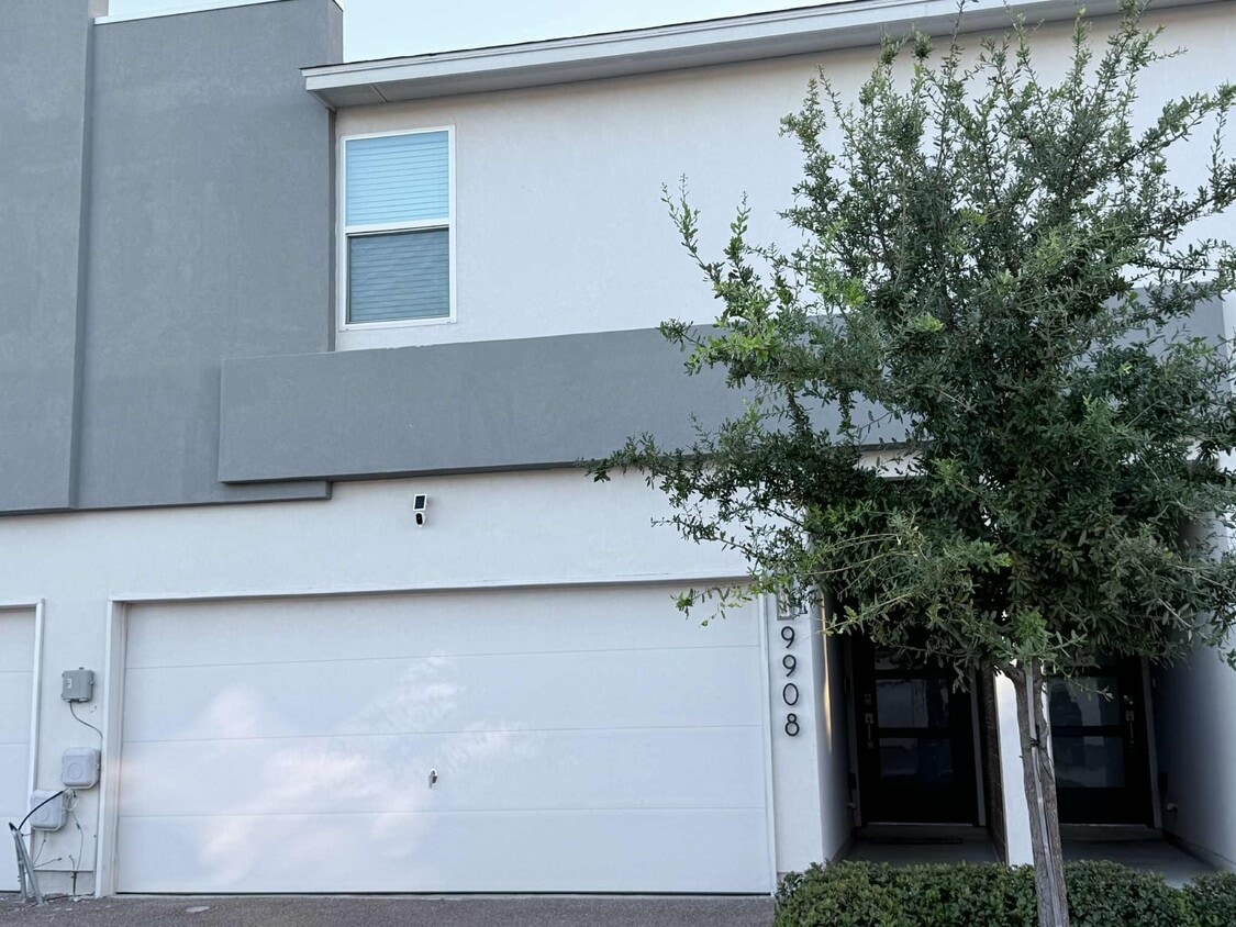 Primary Photo - 9908 Bijan Dr