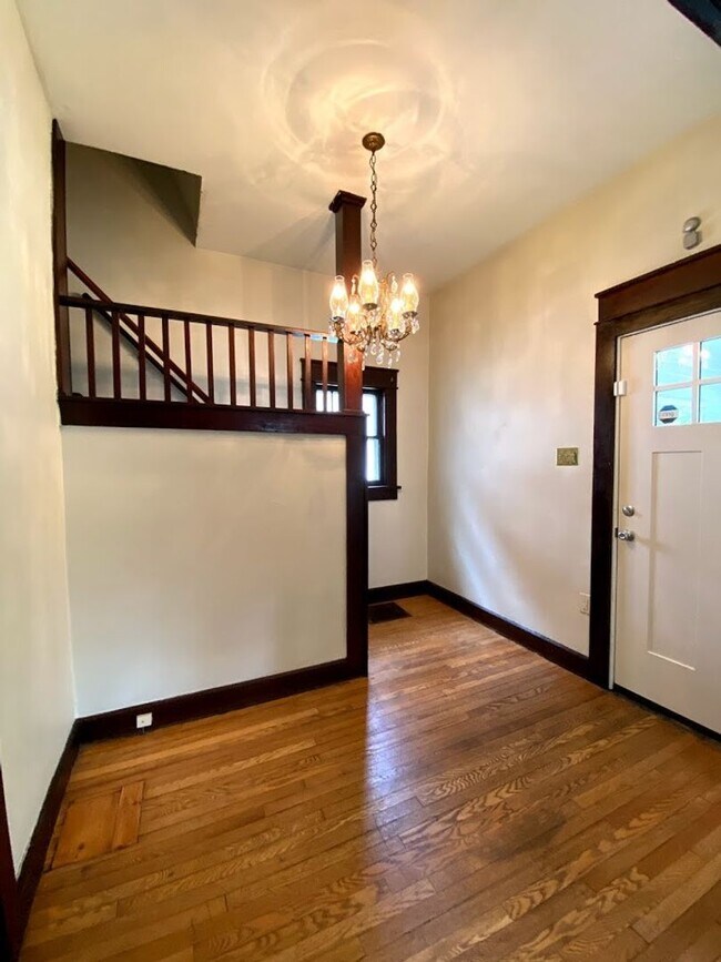 Building Photo - ****AVAILABLE AUGUST 2027**** 4 Bed House with 5 Person Occupancy