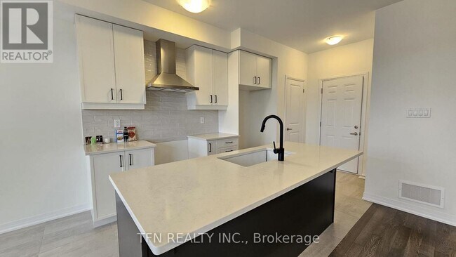 Building Photo - 15 Peach St