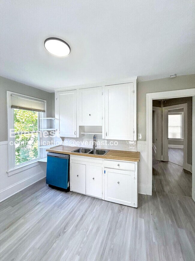 Foto del edificio - 1334 W 89th St
