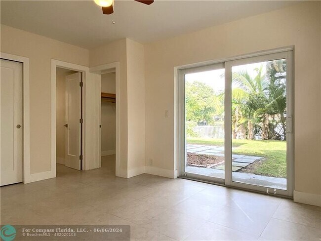 Foto del edificio - 285 NE 17th Ct