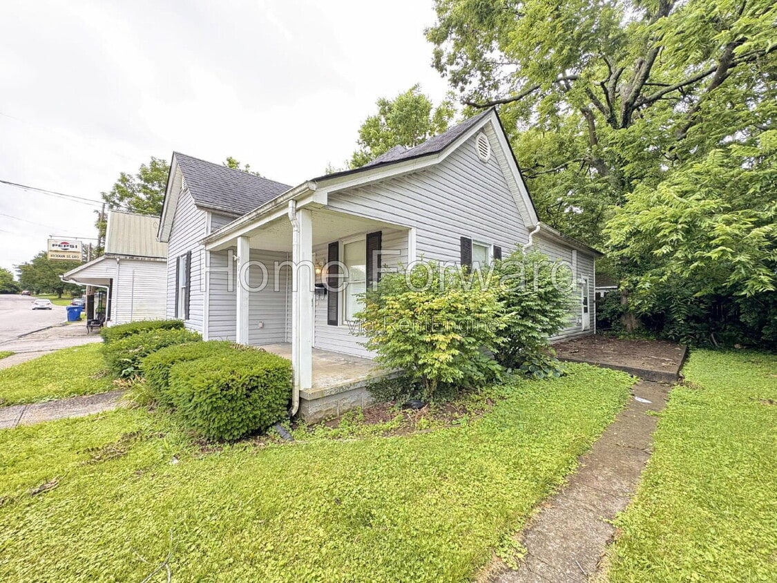 Building Photo - 206 E Hickman St