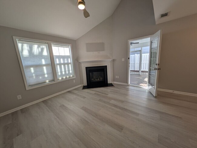 Building Photo - Beautiful 3 bedroom, 2.5 bath corner lot home located in the Arlington Community in SC!