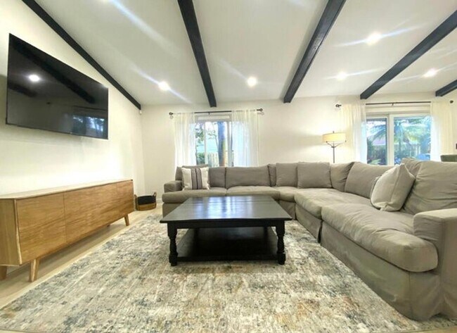 Foto del edificio - 556 SW 24th Ave