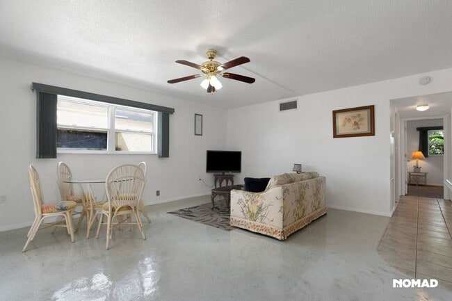 Building Photo - Charming 2BR Condo in Venice