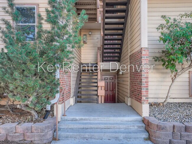 Foto del edificio - 7665 E Eastman Ave