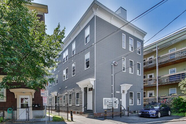 Building Photo - 19 Clary St