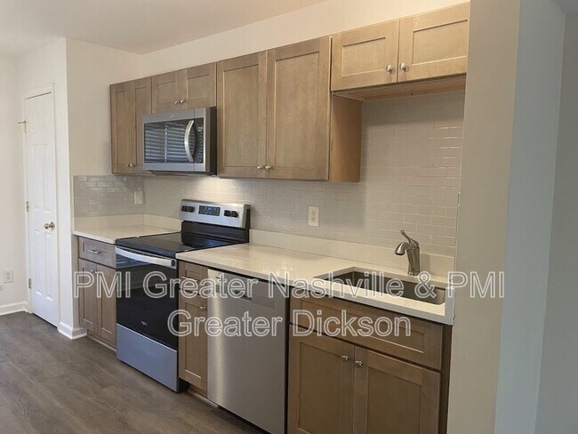 Foto del edificio - 7220 Rosemary Ct