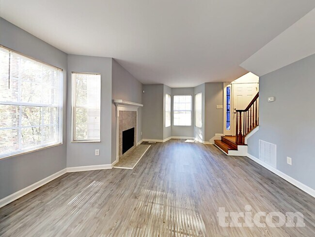 Foto del edificio - 3912 Laurel Bend Dr