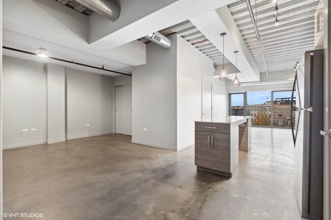 Foto del edificio - 1241 N Milwaukee Ave