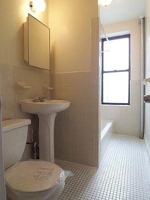 Foto del edificio - 3 bedroom in BRONX NY 10459