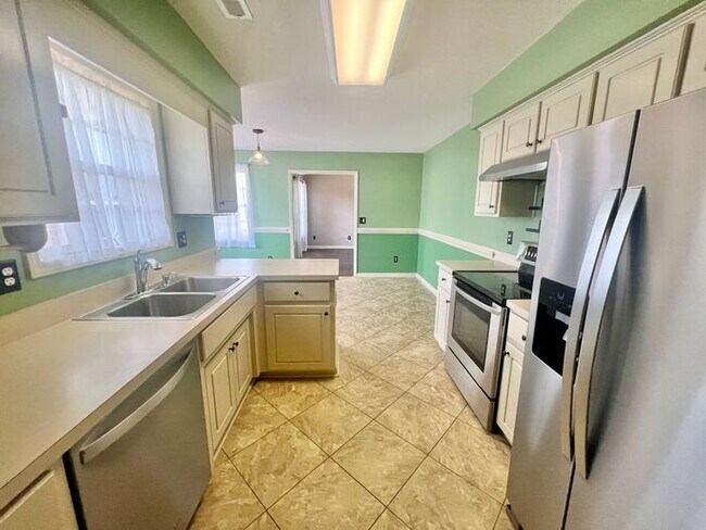 Foto del edificio - 3BR/2Bath/1 Garage/Fenced! Quail Woods community in the poplar Gorden Rd, North Wilmington area