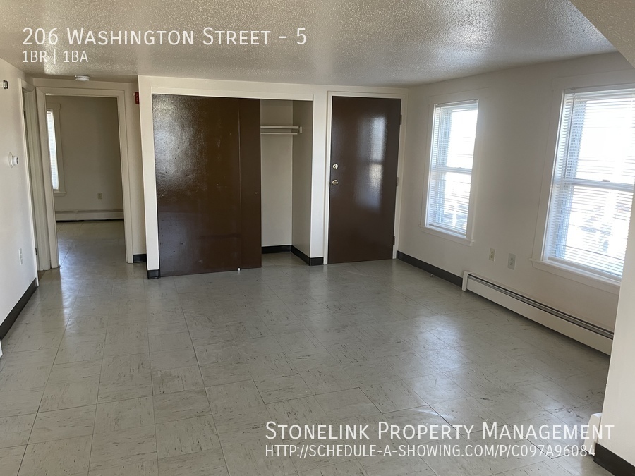 Primary Photo - 206 Washington Street