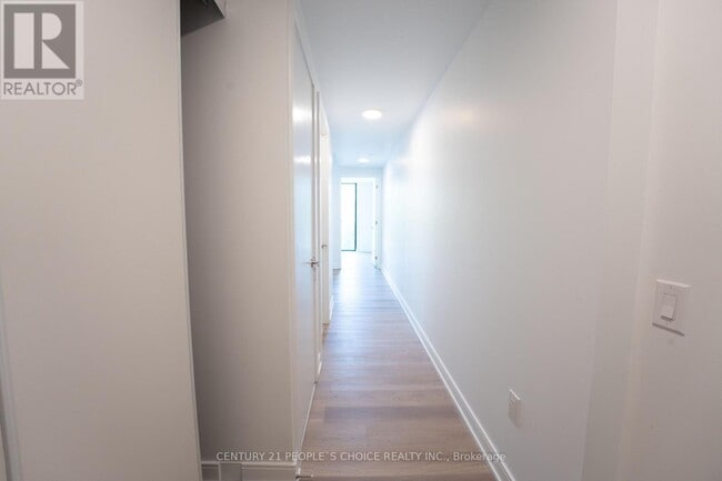 Building Photo - 3009-3009 Novar Rd