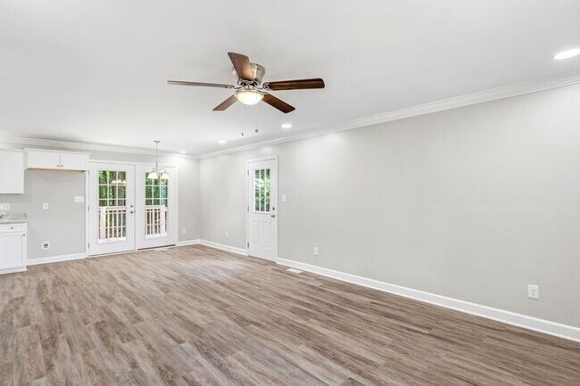 Building Photo - Great Location off of South Holden Road. 3 Bedroom 2 Bathroom Home.