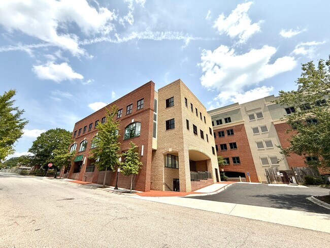 Foto del edificio - 202 S Main St