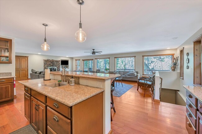 Building Photo - 1312 Squaw Rock Trail