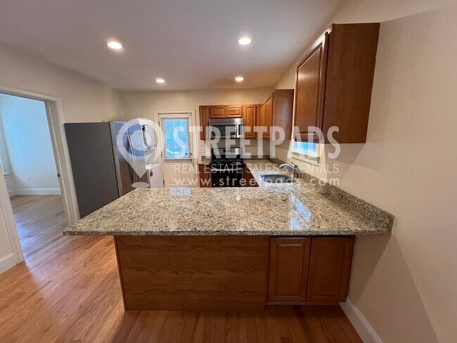 Building Photo - 35 Pratt St