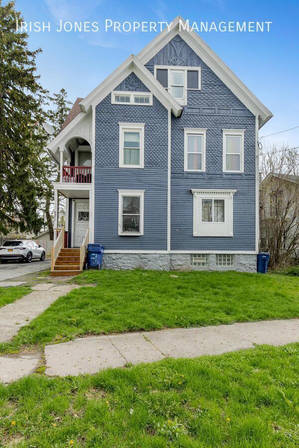 Building Photo - 271 Locust St