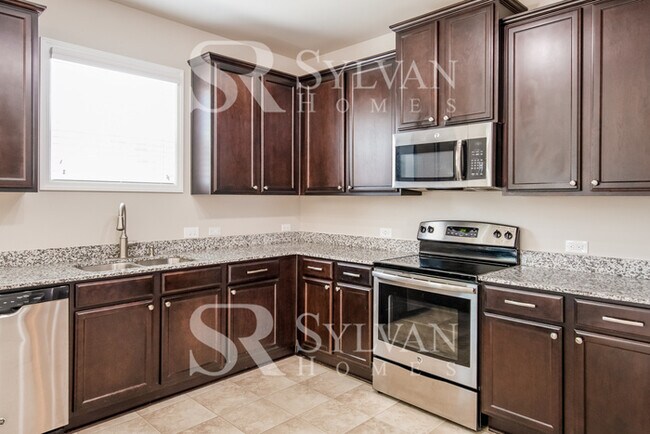 Foto del edificio - Embrace the charm of this 4 BR, 2.5 BA home