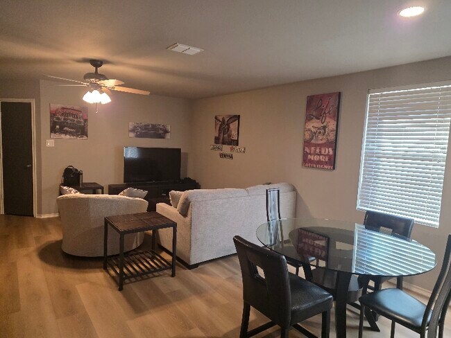 Foto del edificio - 12817 Cowper Dr