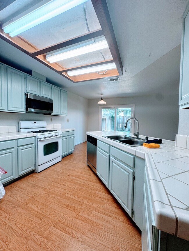 Foto del edificio - Welcome to this stunning 3-bedroom, 2.5-ba...