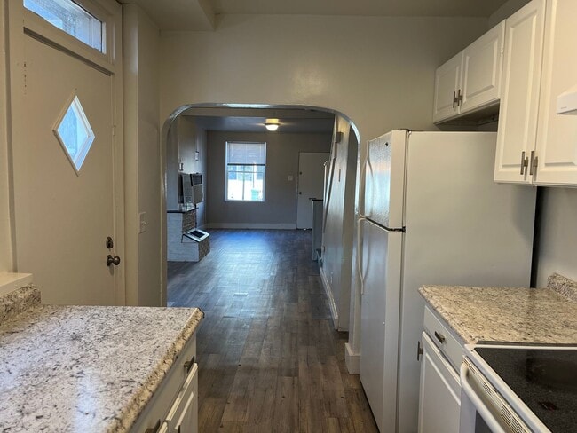Foto del edificio - 3 Bedroom 1 Bath Home in Lancaster City - ...