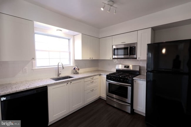 Building Photo - 3228 Tayloe Ct