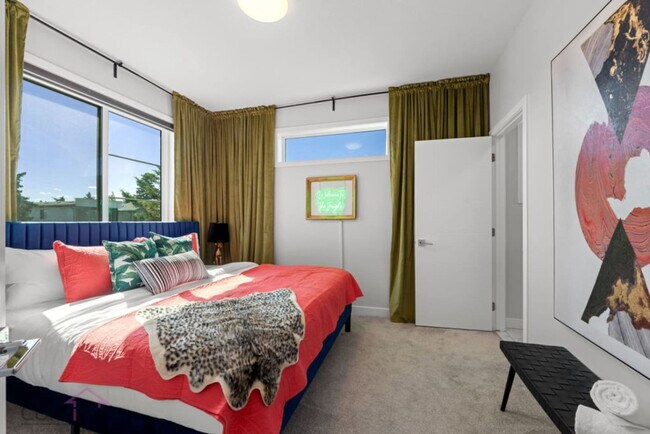 Photo du bâtiment - 15803-15897 97 Ave NW