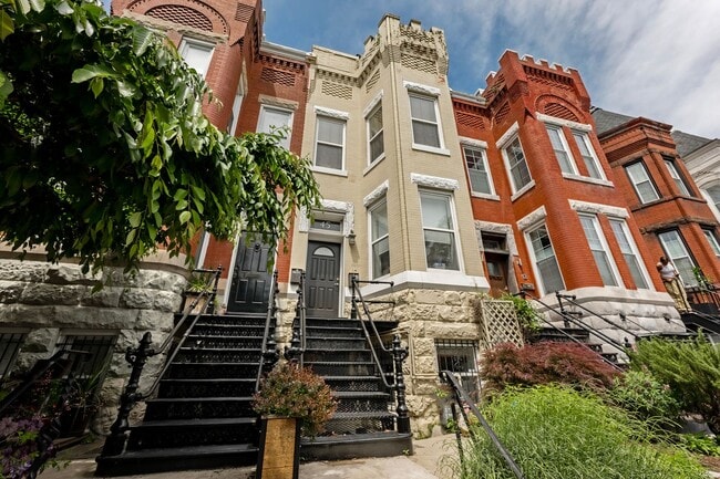 Building Photo - 3 Story Condo w/ Loft in Bloomingdale NW!! Walking Distance to 2 Metros!