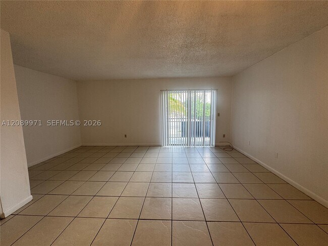 Foto del edificio - 888 NE 132nd St