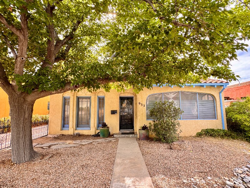 Foto principal - 933 11th St SW