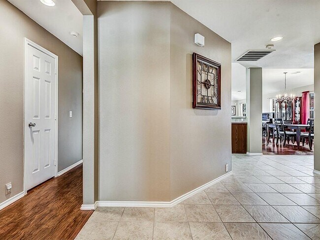 Building Photo - 5803 Kenwood