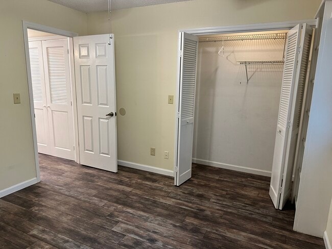 Foto del edificio - 104 Meadow Park Ln