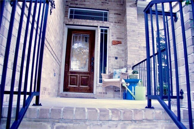 Building Photo - 240 Abbey Dr