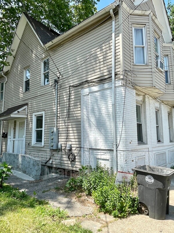 Primary Photo - 2670 W 41st St
