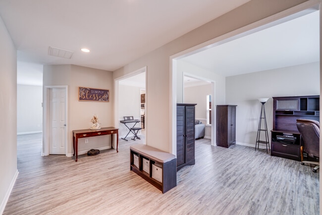 Foyer - 9535 Currier Rd