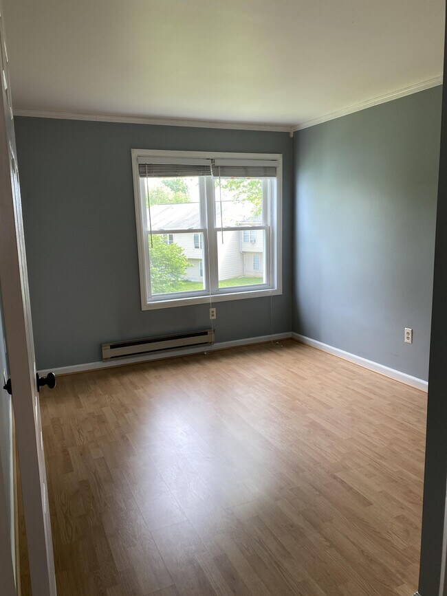 Building Photo - 128 Pickwick Pl