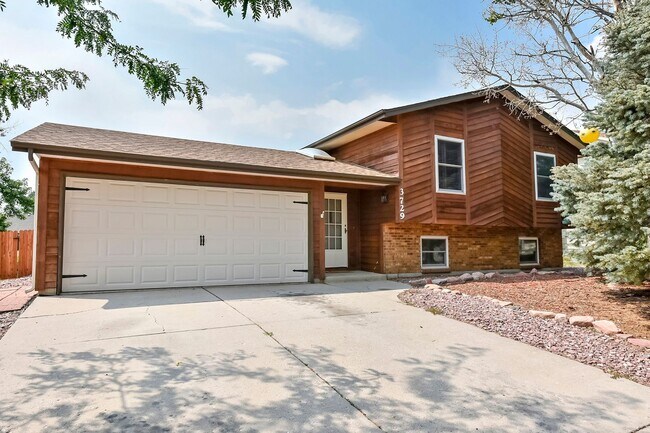Foto del edificio - Huge yard with Pikes Peak Views!