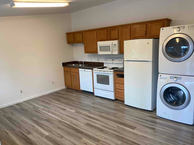 Building Photo - 1077 Bear Paw Trl