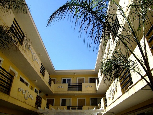 Building Photo - 1825 Tamarind Ave