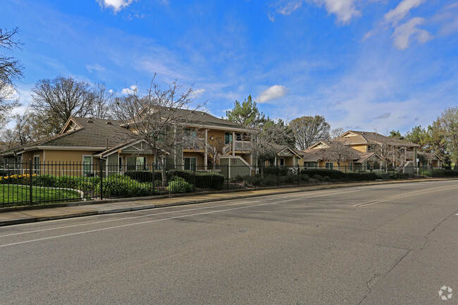 Foto del edificio - Vintage Oaks Senior Apartments