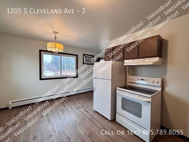 Building Photo - 1205 S Cleveland Ave