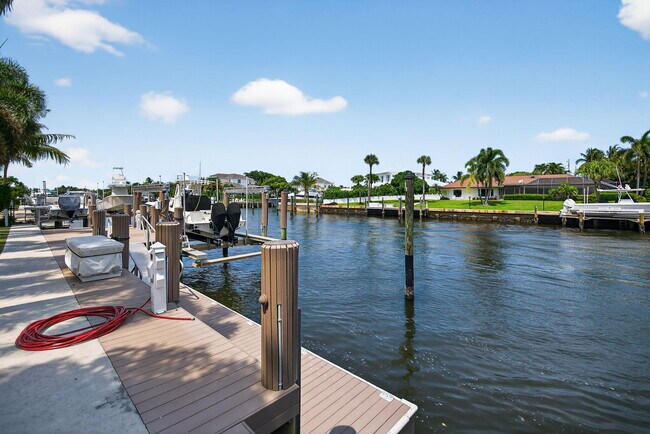 Foto del edificio - 728 Waterway Dr