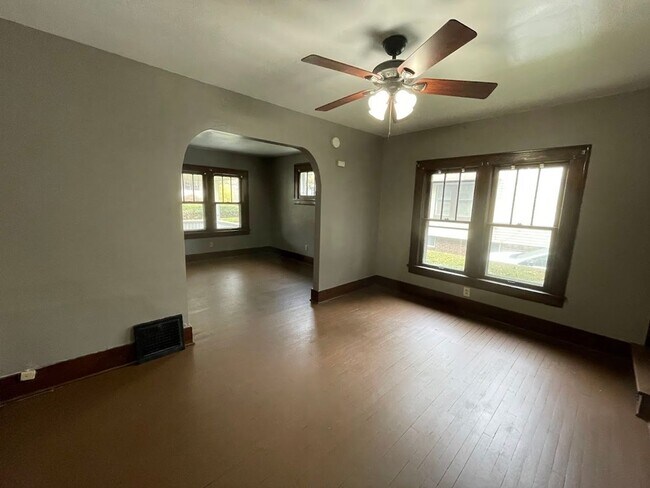 Foto del edificio - 2549 Elmwood St