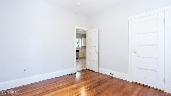 Building Photo - 6 Bucknam St