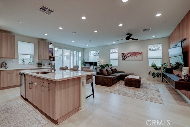 Foto del edificio - 24052 Ashton Rd