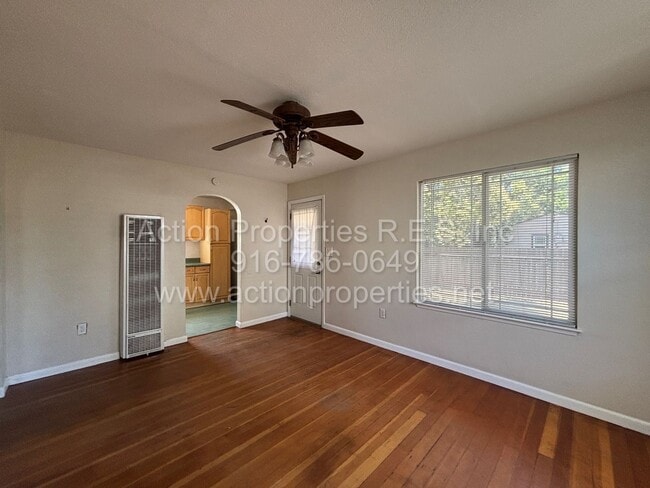 Building Photo - Charming 1 Bed, 1 Bath Home - Private Back...